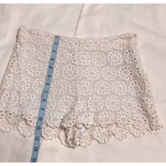 Forever21 Womens High Waist Shorts White Floral Crochet Size Small - Picture 4 of 4
